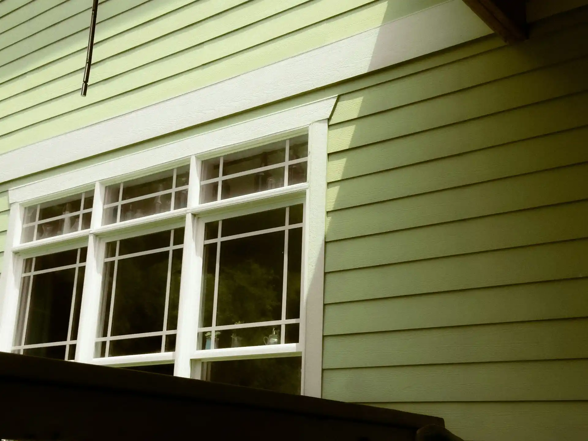 Modern mountain home with premium siding replacement installation